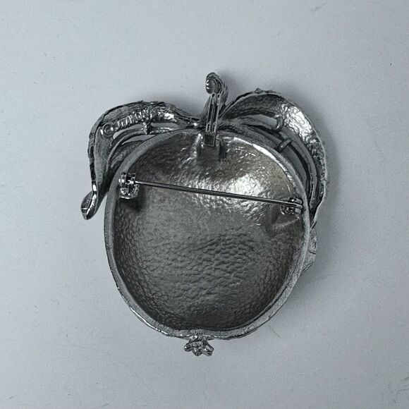 Sarah Coventry Vintage Silver Tone Apple Delight Brooch Pin Fashion Accessory I - Picture 16 of 16